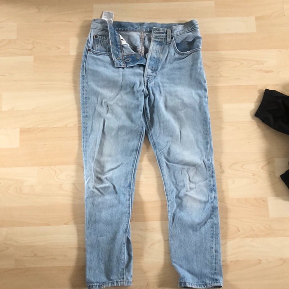 Light wash straight leg levi’s - Picture 2 of 4